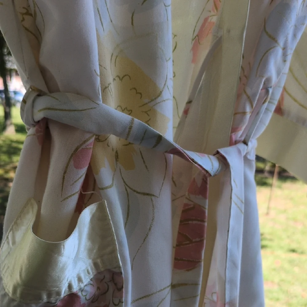 Vintage Floral Robe - Picture 4 of 5